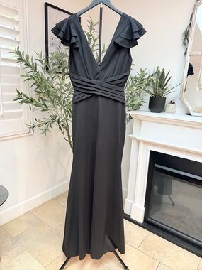 $275 Glamazon NWOT V-Neck Black Maxi Dress with Ruffle Cap Sleeves